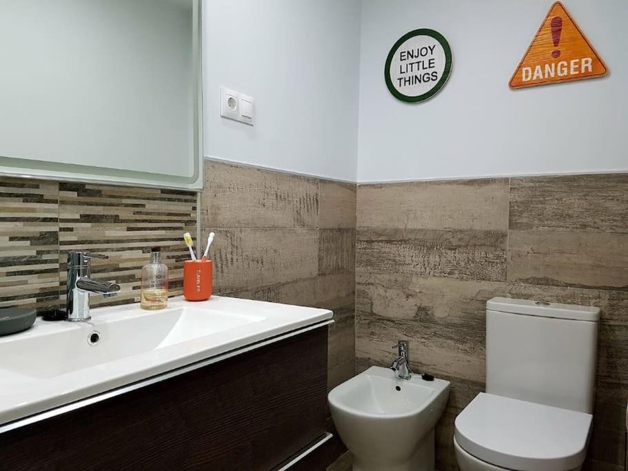 Beautiful Apartment In La Carihuela, Torremolinos Zewnętrze zdjęcie