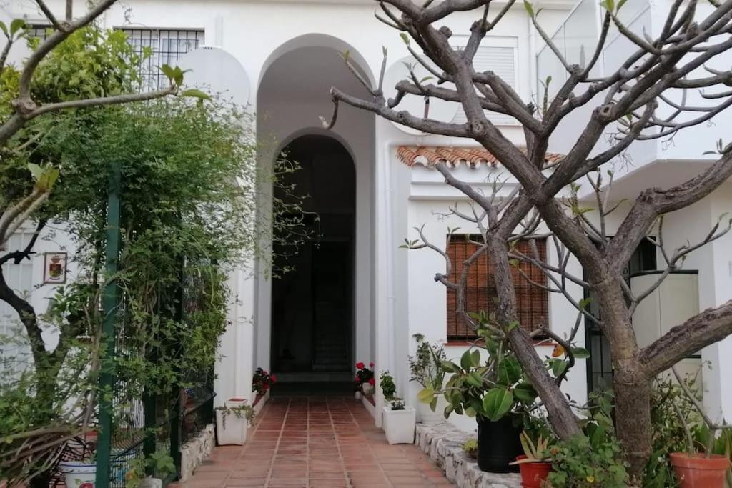 Beautiful Apartment In La Carihuela, Torremolinos Zewnętrze zdjęcie